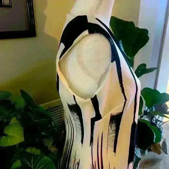 DKNY dress size 8 Fully lined excellent condition. No flaws or imperfections. - Picture 11 of 14